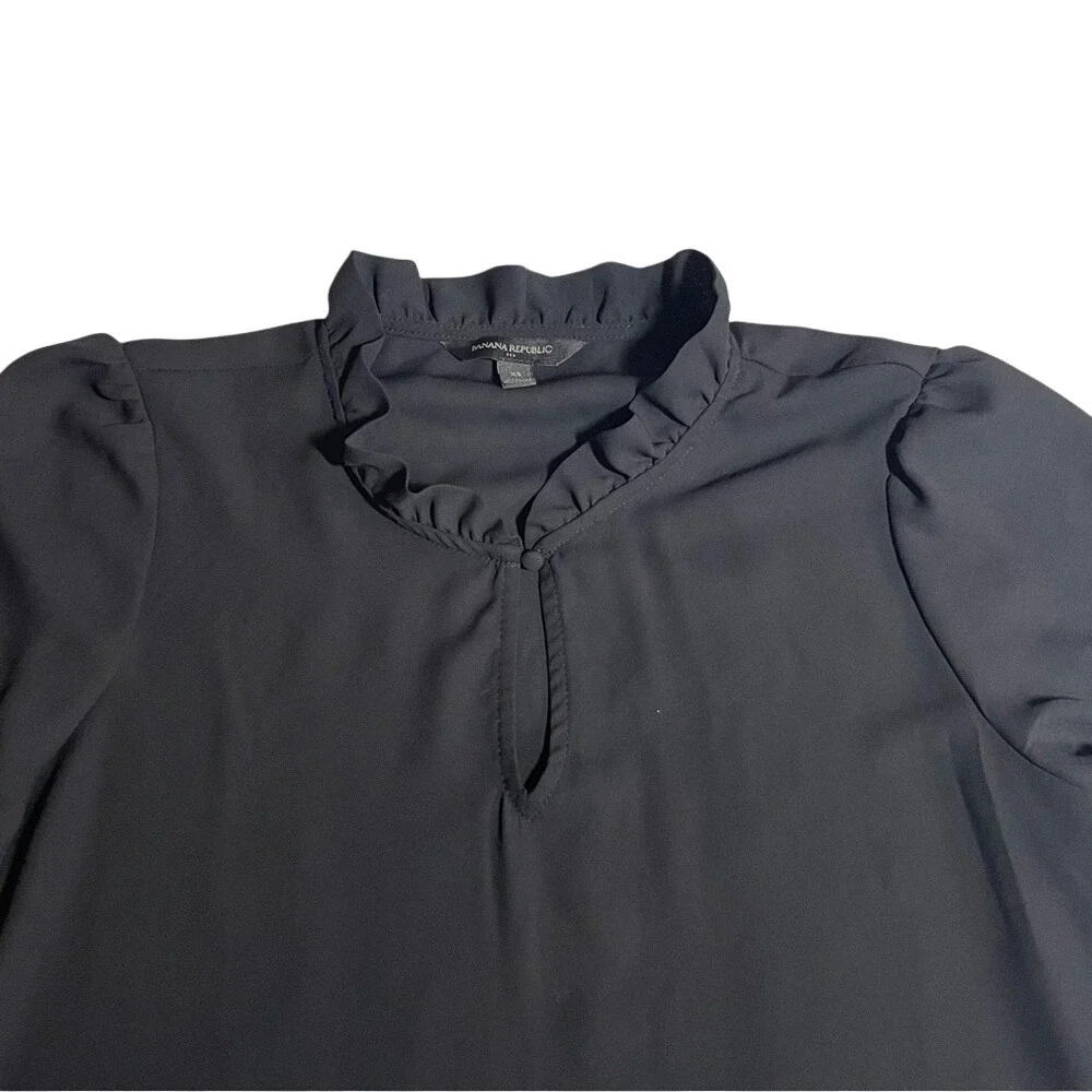 Banana Republic Black Ruffle Neck Short Sleeve‎ Blouse Women's XS
